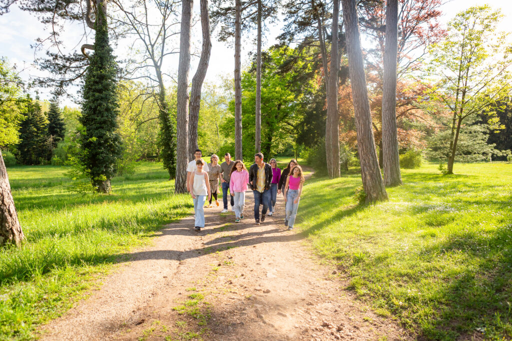 Séance photo de famille dans la nature